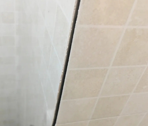 青秀瓷砖空鼓维修公司分享阳台瓷砖脱落的修复过程可以分为以下几个步骤